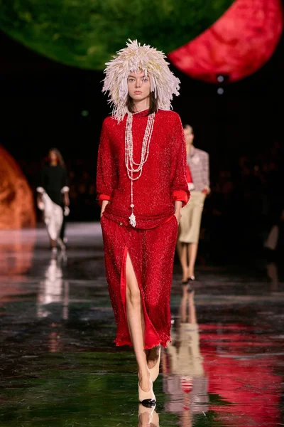Look 10
